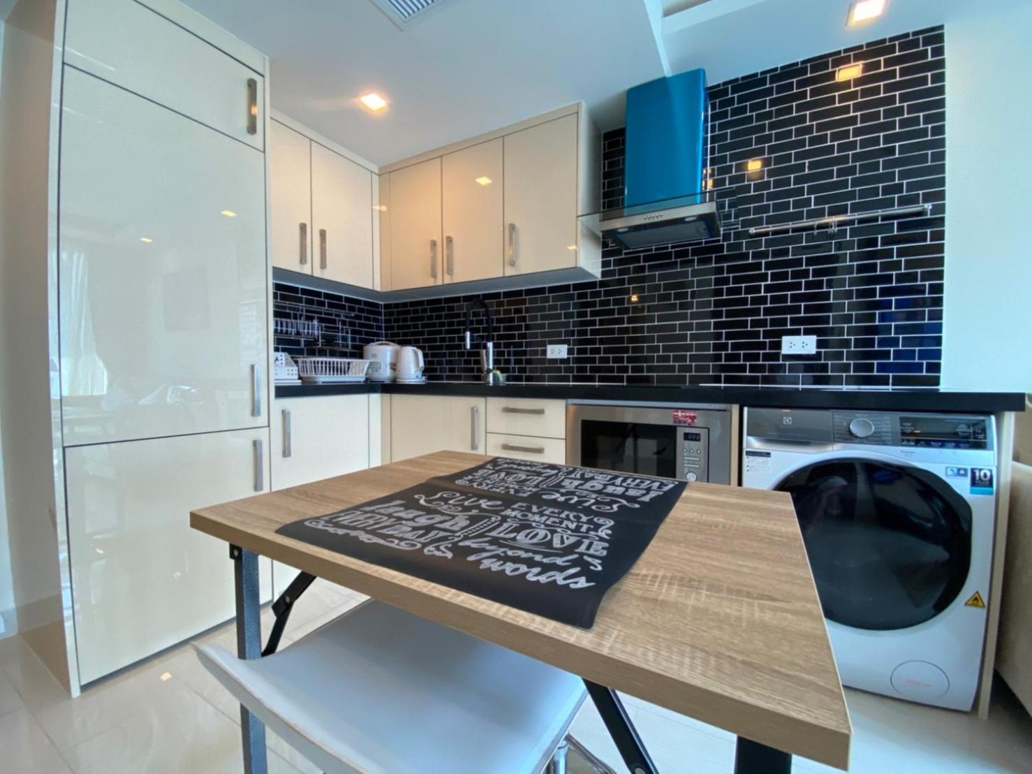 Grand Avenue Suites X Monthstayz Thailand 芭達亞 外观 照片