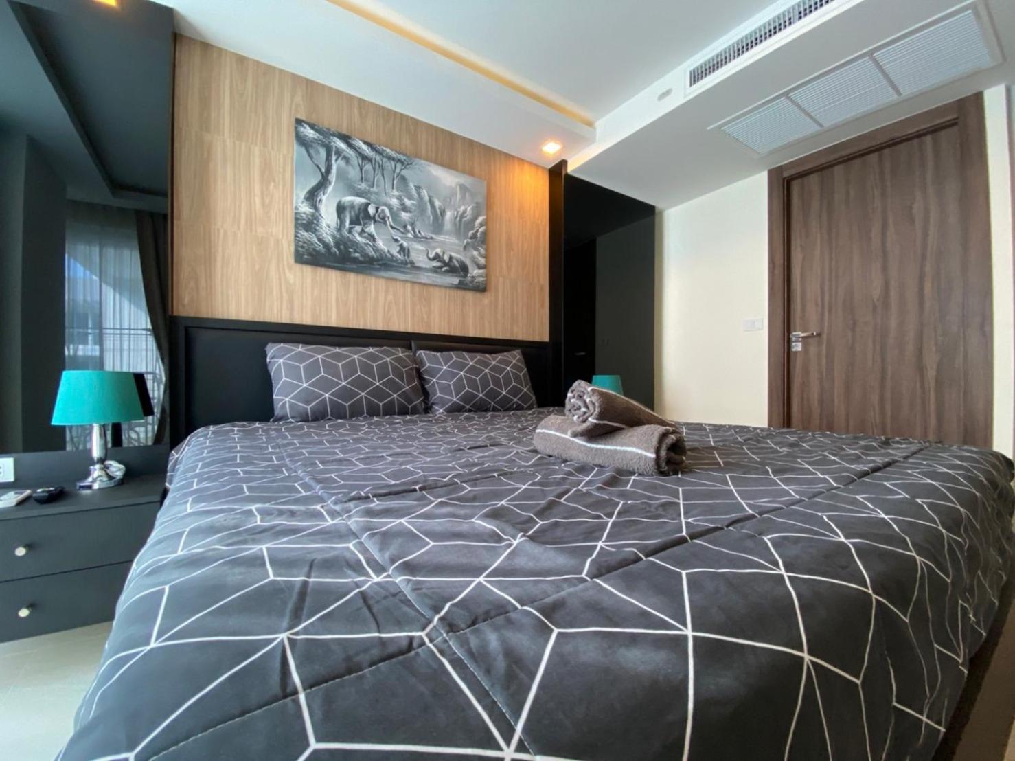 Grand Avenue Suites X Monthstayz Thailand 芭達亞 外观 照片