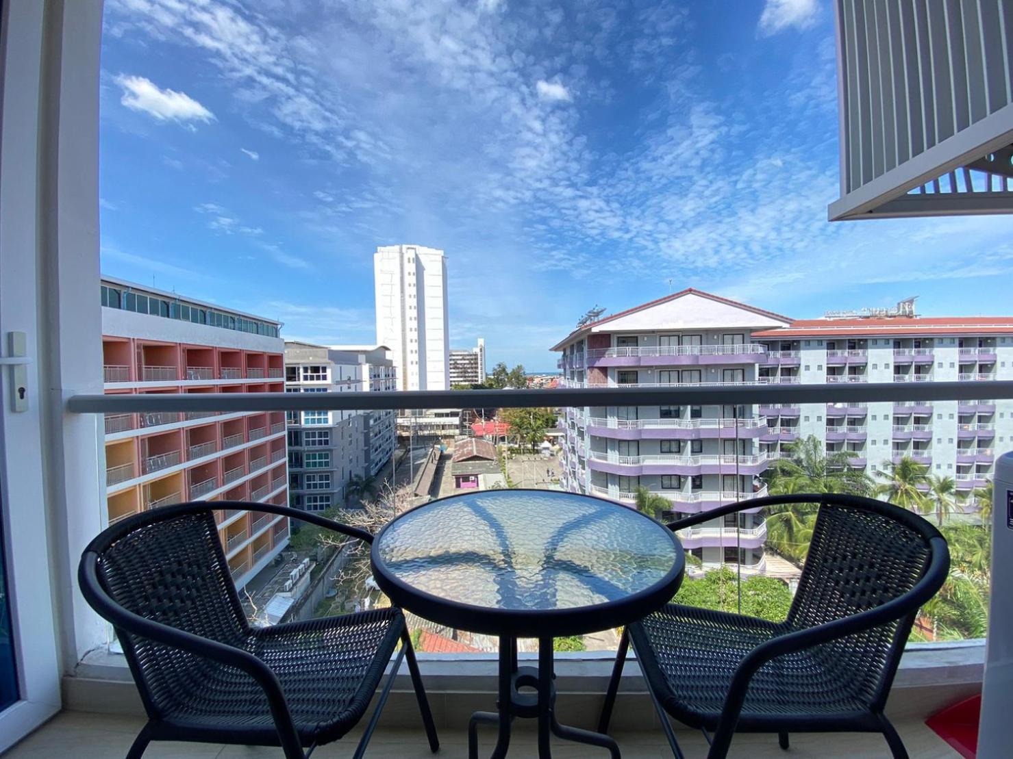 Grand Avenue Suites X Monthstayz Thailand 芭達亞 外观 照片